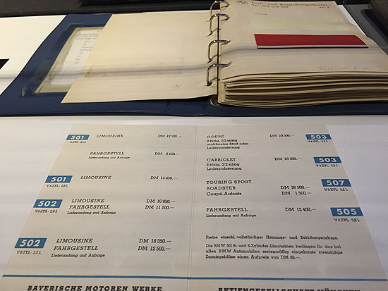 Die Preisliste von 1958 - für den Kaufpreis éines BMW 507 konnt eman damals in München in guter Lage ein Einfamilenhaus erwerben. Interessant: offenbar konnte man damals auch "nur" das Fahrgestell kaufen (©Foto.Martin Schmitz)